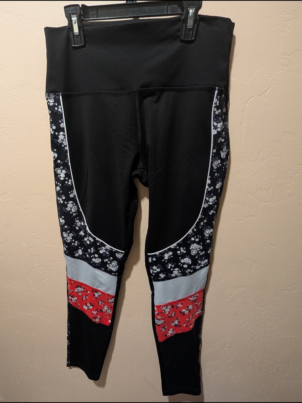 EUC PINK Victoria's Secret Ultimate Black Leggings W/Floral Panels Legging Large